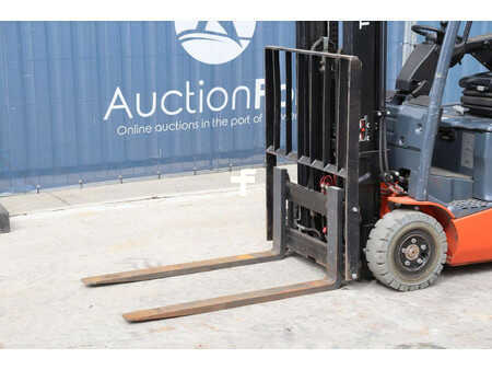 4-wiel elektrische heftrucks 2016  Toyota 8FBEK18T (10)