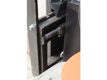 4-wiel elektrische heftrucks 2016  Toyota 8FBEK18T (13)