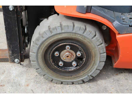 4-wiel elektrische heftrucks 2016  Toyota 8FBEK18T (14)