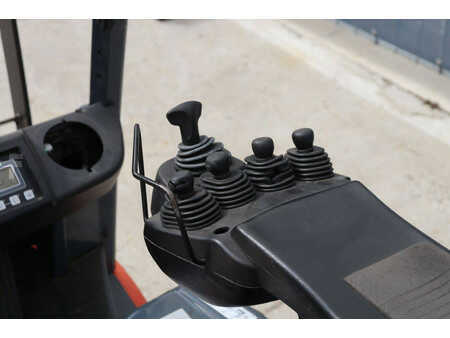 4-wiel elektrische heftrucks 2016  Toyota 8FBEK18T (21)