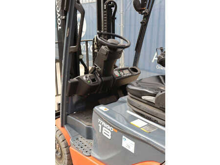 4-wiel elektrische heftrucks 2016  Toyota 8FBEK18T (26)