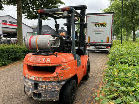 LPG VZV 2005  Toyota 02-7FGF30 (5)