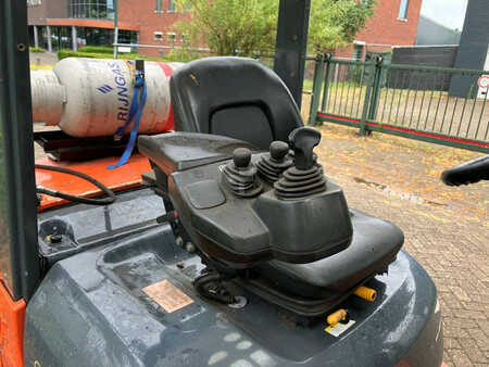 LPG VZV 2005  Toyota 02-7FGF30 (8)