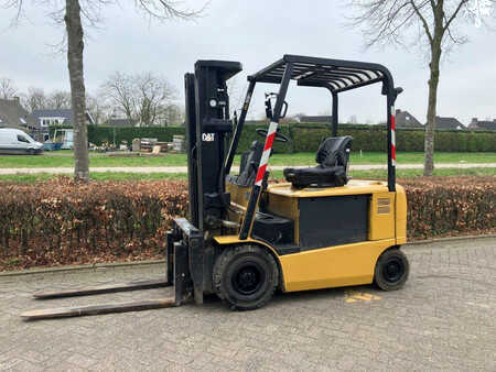 Carrelli elettrici 4 ruote 2009  CAT Lift Trucks EP25K-PAC (1)