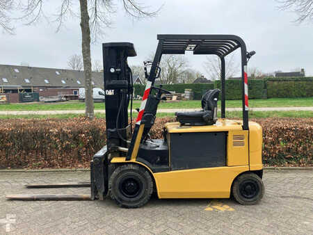Carrelli elettrici 4 ruote 2009  CAT Lift Trucks EP25K-PAC (2)