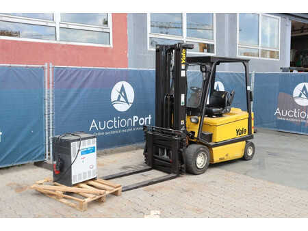 Electric - 4 wheels 2008  Yale ERP30ALF E2395 (8)