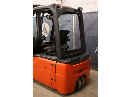 4-wiel elektrische heftrucks 2011  Linde E16L-01 (15)