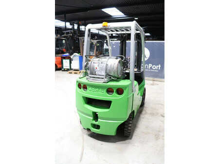 Carrelli elevatori GPL 2011  Cesab M315G (6)