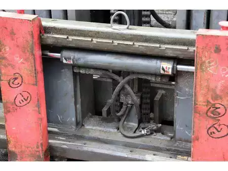 Chariots électriques à 4 roues - Nichiyu FB25PN (13)