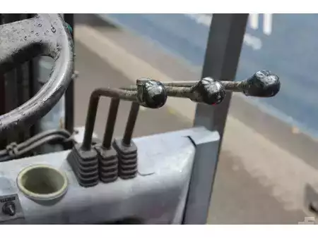 Chariots électriques à 4 roues - Nichiyu FB25PN (24)