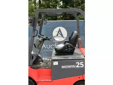 Chariots électriques à 4 roues - Nichiyu FB25PN (25)