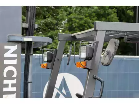Chariots électriques à 4 roues - Nichiyu FB25PN (39)