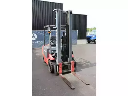 Chariots électriques à 4 roues - Nichiyu FB25PN (8)