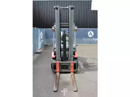 Chariots électriques à 4 roues - Nichiyu FB25PN (9)