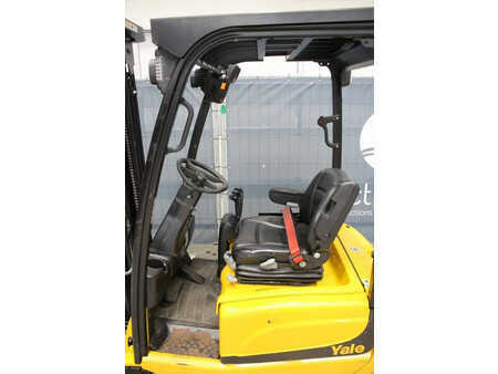 Eléctrica de 4 ruedas 2012  Yale ERP16VT SWB (20)