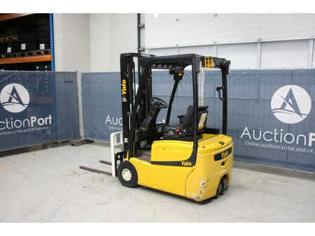 Eléctrica de 4 ruedas 2012  Yale ERP16VT SWB (3)