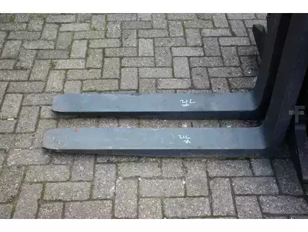 Gas truck 2010  Yale GLC70VX (11)