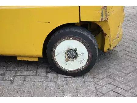 Gas truck 2010  Yale GLC70VX (14)