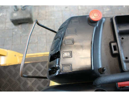 Empilhador a gás 2000  CAT Lift Trucks GP15K (27)