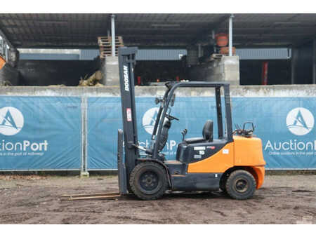 Carretilla elevadora diésel 2008  Doosan G35C (1)