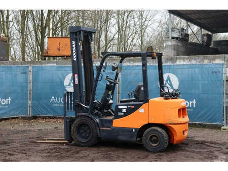 Carretilla elevadora diésel 2008  Doosan G35C (3)