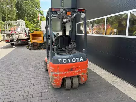 Electric - 4 wheels 2017  Toyota 8FBE20T (4)