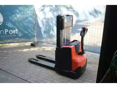 Stacker pedestre 2022  Toyota SWE200D (3)