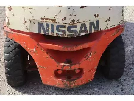 Nestekaasutrukki - Nissan PF02A20U (18)