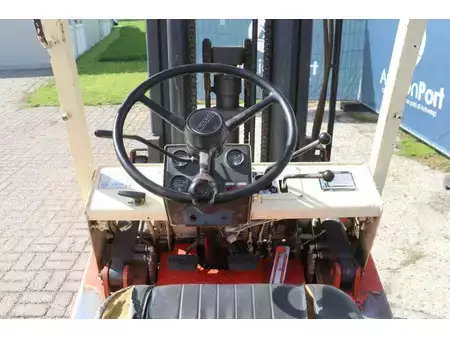 Nestekaasutrukki - Nissan PF02A20U (19)