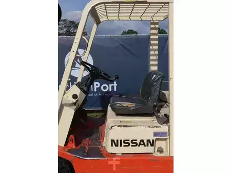 Nestekaasutrukki - Nissan PF02A20U (20)