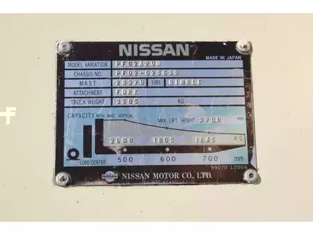 Nestekaasutrukki - Nissan PF02A20U (25)