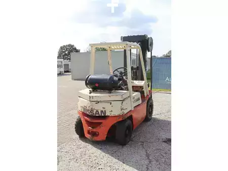 Nestekaasutrukki - Nissan PF02A20U (6)