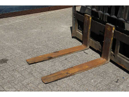 Diesel heftrucks 2002  Daewoo D40S-2 (11)