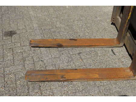 Diesel heftrucks 2002  Daewoo D40S-2 (12)