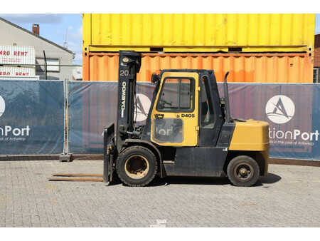 Diesel heftrucks 2002  Daewoo D40S-2 (2)