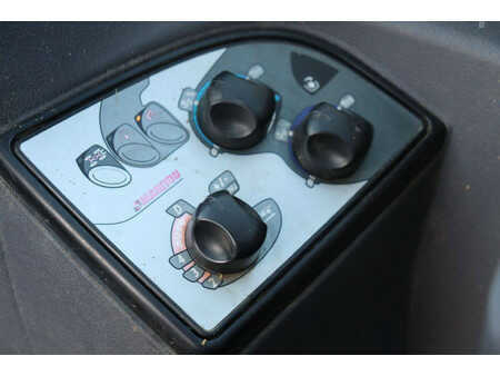 Teleskoplastare Rigid 2012  Manitou MLT 840-137 (27)