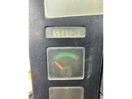 Nestekaasutrukki 2004  Hyster H3.00XM (18)