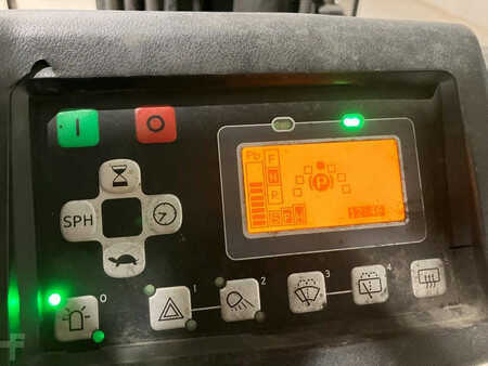 Elektro čtyřkolový VZV 2017  Toyota 8FBM16T (12)