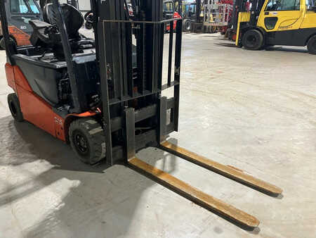 Elektro čtyřkolový VZV 2017  Toyota 8FBM16T (7)