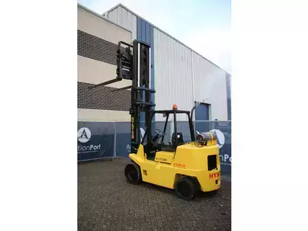 Chariots élévateurs GPL 2003  Hyster S7.00XL (30)