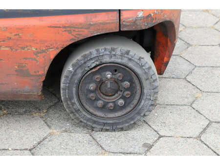 Eléctrica de 4 ruedas - Toyota 25 (15)