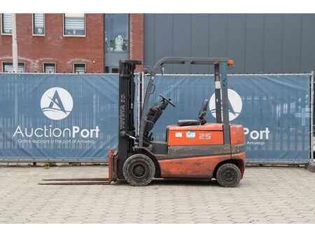 Eléctrica de 4 ruedas - Toyota 25 (2)