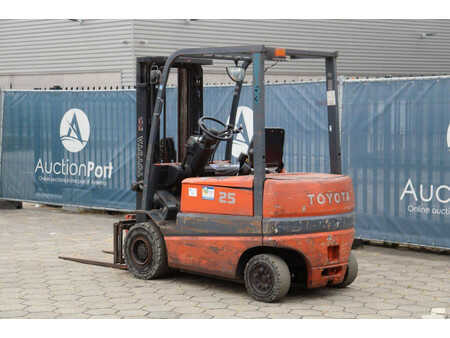 Eléctrica de 4 ruedas - Toyota 25 (4)