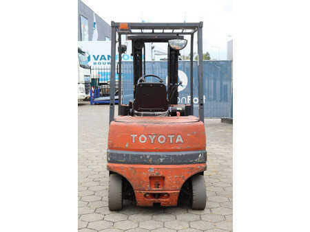 Eléctrica de 4 ruedas - Toyota 25 (5)