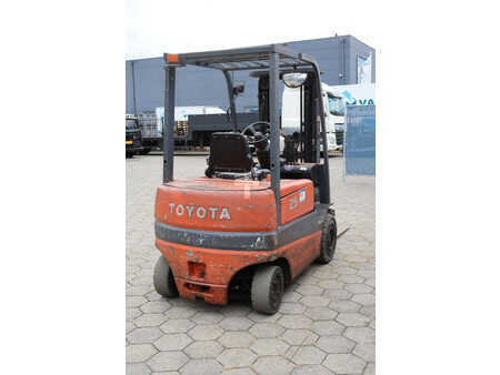 Eléctrica de 4 ruedas - Toyota 25 (6)