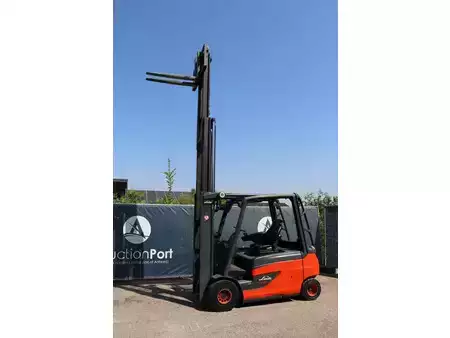 Electric - 4 wheels 2015  Linde E30L-01 (35)