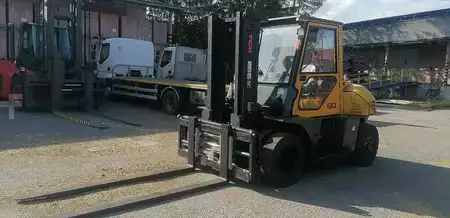 Empilhador diesel 2010  TCM FD60 (1)