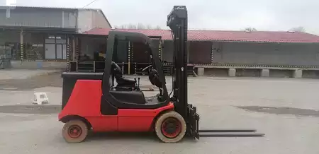 Elektro čtyřkolový VZV 2011  Linde E40P-02 (2)