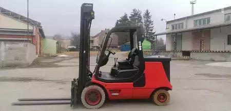 Elektro čtyřkolový VZV 2011  Linde E40P-02 (5)