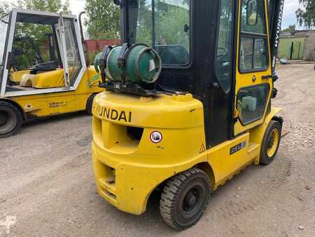 Carrelli elevatori GPL 2011  Hyundai 25L-7 (2)